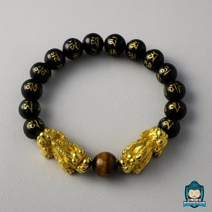 Bracelet-Pixiu-en-véritables-pierres-pièce-unique-artisanale-perles-noires-gravées-de-mantras-et-perle-centrale-oeil-de-tigre-12-mm-La-Maison-de-Bouddha