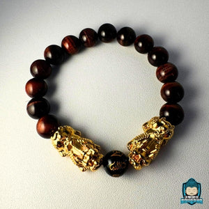 Bracelet-Pixiu-en-véritables-pierres-pièce-unique-artisanale-pierres-brun-rouge-10-mm-et-perle-centrale-noire-gravée-de-mantras-La-Maison-de-Bouddha