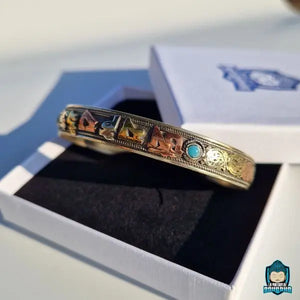 Bracelet-Tibetain-Mantra-Om-Mani-Padme-Hum-en-cuivre-fabrication-artizanal