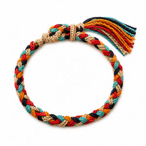 bracelet-tibetain-tresse-multicolore-pompon-cordon-reglable-fond-blanc-2000x2000
