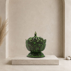 Brûleur d’encens lotus tibétain en laiton vert-de-gris avec couvercle ajouré