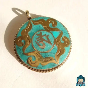 Pendentif-Om-Tibetain-Turquoise-et-Or-en-alliage-de-cuivre-et-laiton-poudre-de-pierre-turquoise-origine-du-Népal-La-Maison-de-Bouddha