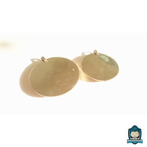 Pendentif-Om-Tibetain-Turquoise-et-Or-en-alliage-de-cuivre-et-laiton-poudre-de-pierre-turquoise-origine-du-Népal-dessous-du-bijou-La-Maison-de-Bouddha