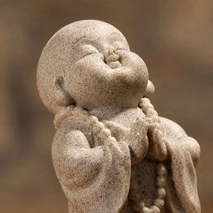 Statuette Enfant Moine Bouddhiste en Résine Effet Grès – 7 cm La Maison de Bouddha