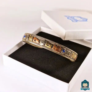 Bracelet Mantra Tibetain Om Mani Padme Hum Lapis Lazuli vu de coté gauche