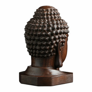 Vue arrière de la Tête de Bouddha en bois d’acajou avec détails de la chevelure sculptée
