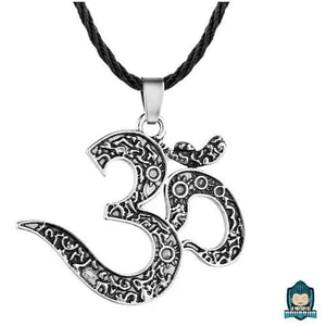 Pendentif-Signe-Om-argente-avec-chaine-en-cordon-tresse-noir-La-Maison-de-Bouddha
