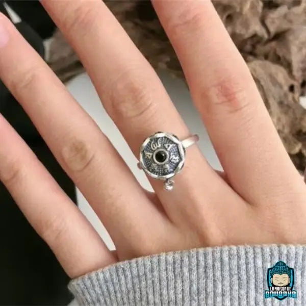 Bague-tournante-tibetaine-fleur-de-lotus-perle-noire-La-Maison-de-Bouddha