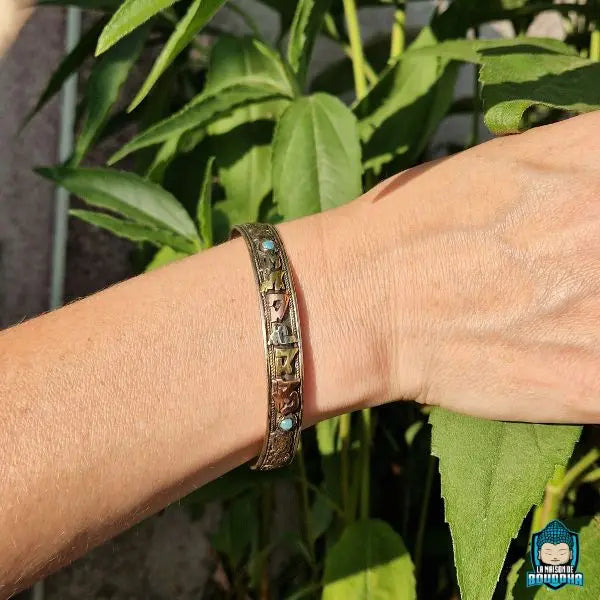 Bracelet-Tibetain-Mantra-Om-Mani-Padme-Hum-porter-au-poinet-droit