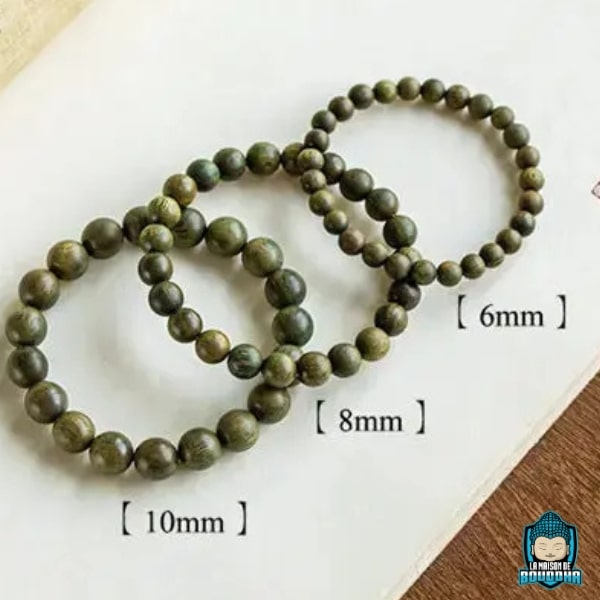 Bracelet-en-Bois-de-Santal-Vert_Perles-naturelles-de-serenite-et-d-harmonie-diametre-6-mm-8-mm-ou-10-mm-La-Maison-de-Bouddha