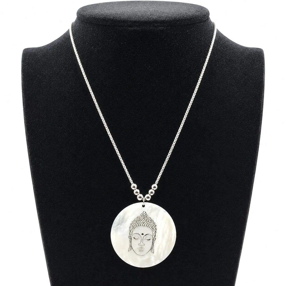 Collier pendentif Bouddha blanc nacré et chaîne argentée minimaliste  La Maison de Bouddha