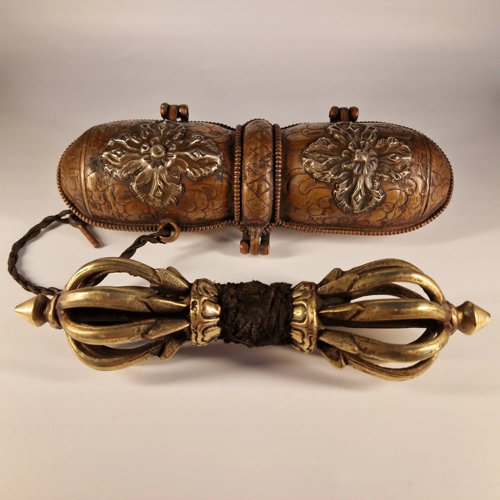 Dorje Vajra tibétain 8 branches 18 CM Objet de Méditation La Maison de Bouddha