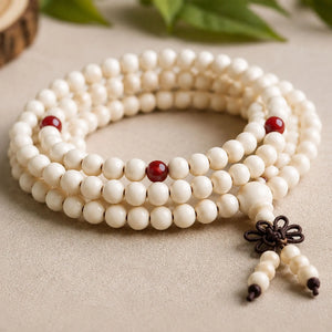 Mala blanc en bois de santal 108 perles de 8 mm avec trois repères rouges et nœud décoratif
