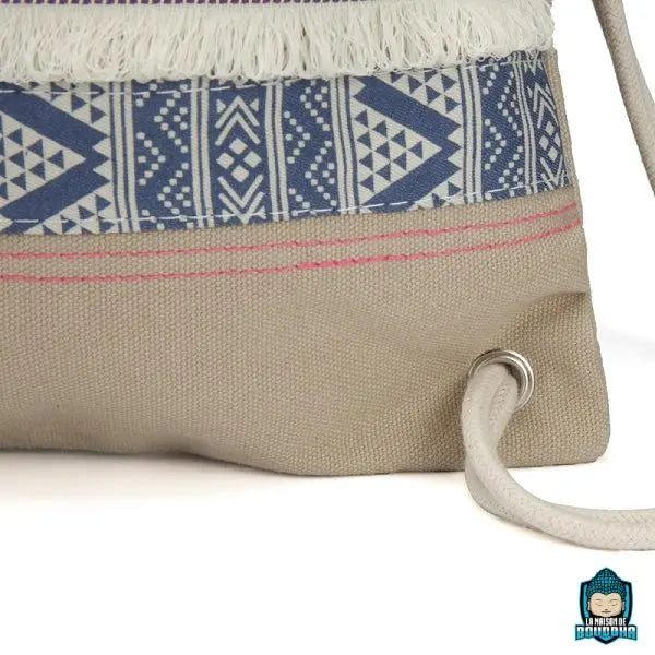 Sac-a-Dos-Ethnique-en-Toile-avec-Cordon-de-Serrage-version-Beige-avec-motifs-aztèques-oeillet-anneau-support-cordons-à-bretelles-vue-avant-La-Maison-de-Bouddha