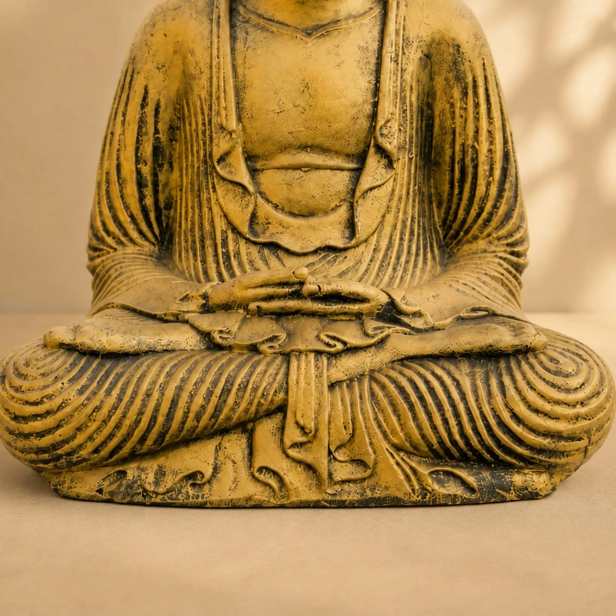 Statue Bouddha Assis Dorée en Béton – 42 cm  La Maison de Bouddha