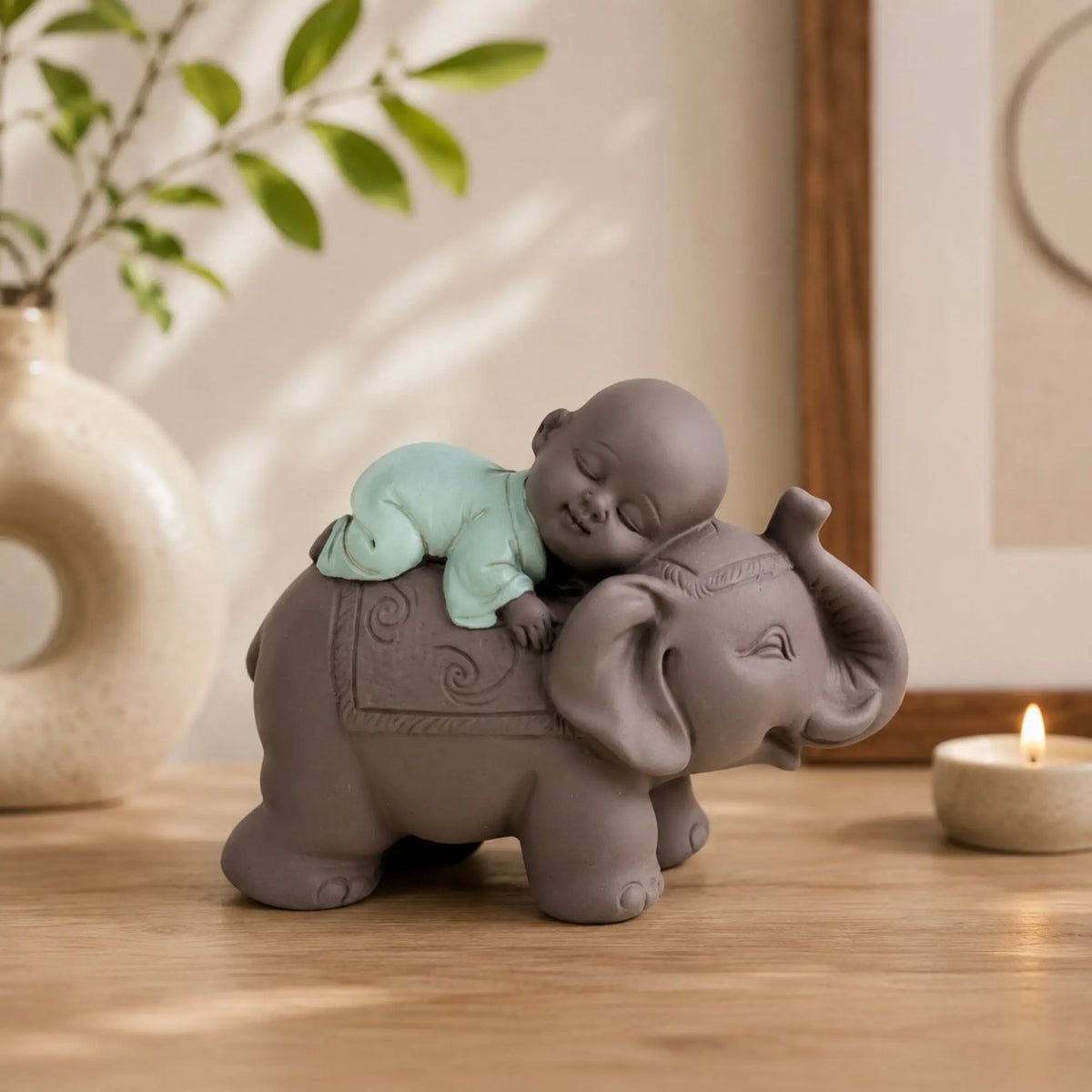 Statue Moine Bouddhiste Endormi sur Éléphant – 9,5 cm statue bouddhiste en résine La Maison de Bouddha