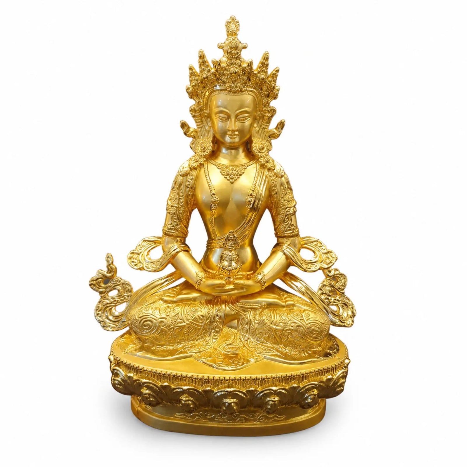 Statuette Bouddha Amitayus dorée en métal de 16 cm sur fond blanc