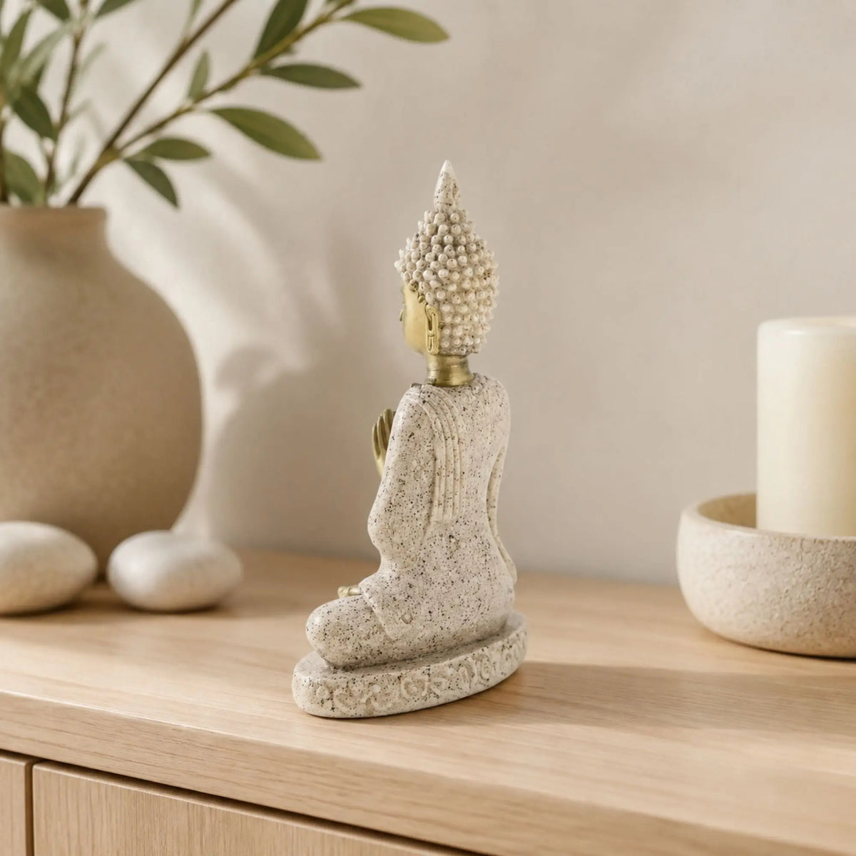 Statuette Bouddha Assis Anjali en Résine Effet Pierre – 8 cm  La Maison de Bouddha