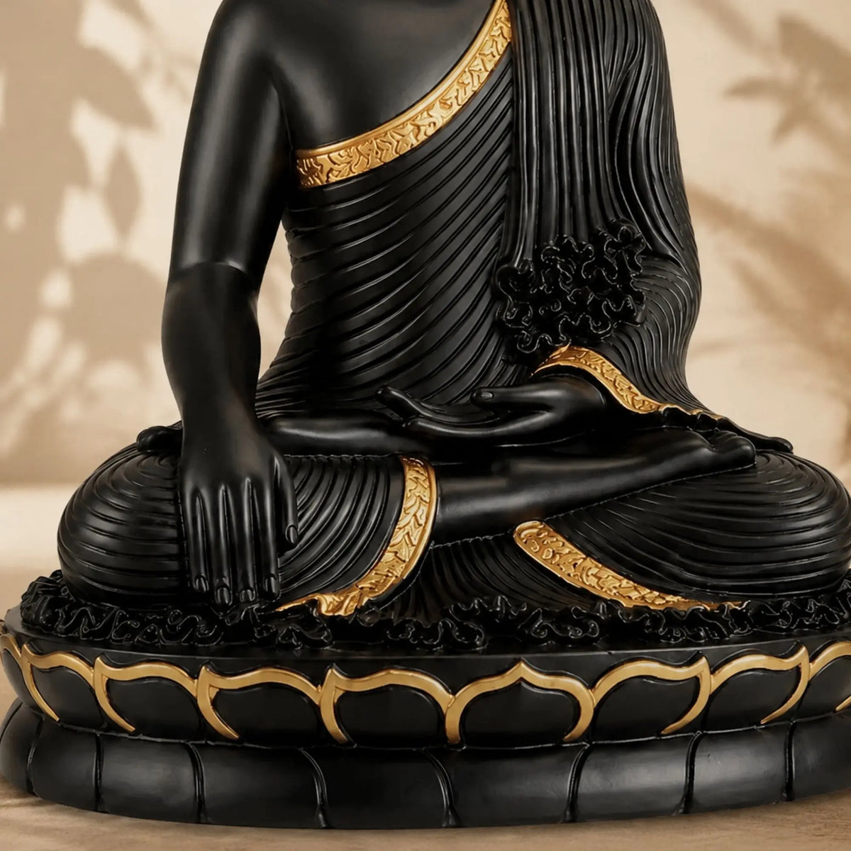 Statuette Bouddha Assis Noir et Or en Résine – 20 cm 200044142 La Maison de Bouddha