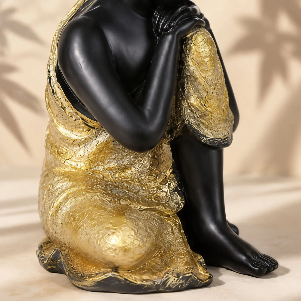 Statuette Bouddha Thaïlandais Penseur Noir et Or – 20 cm  La Maison de Bouddha