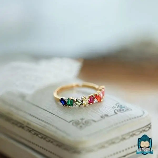Bague Fine avec Pierre de Couleur