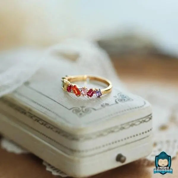 Bague Fine avec Pierre de Couleur