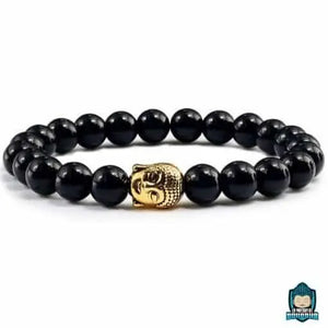 Bracelet-Bouddha-Pierre-de-Lave-medaillon-tete-de-Bouddha-dore-perles-de-couleur-noires-brillantes-vernies-sur-fond-blanc-La-Maison-de-Bouddha