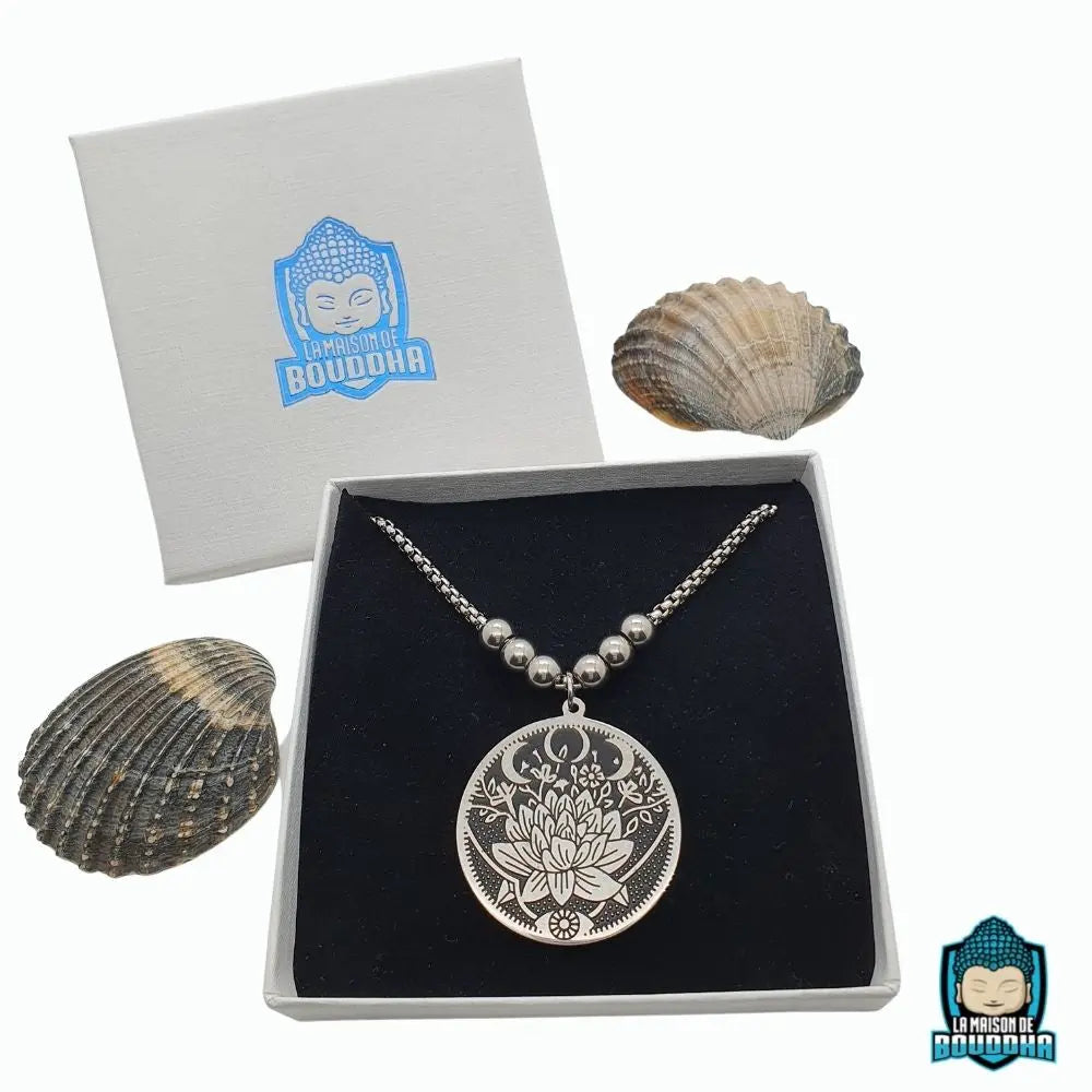 Collier-Acier-Lotus-acier-inoxydable-coloris-argent-et-noir-longueur-collier-50-cm-avec-ca-boite-a-bijou-La-Maison-de-Bouddha.
