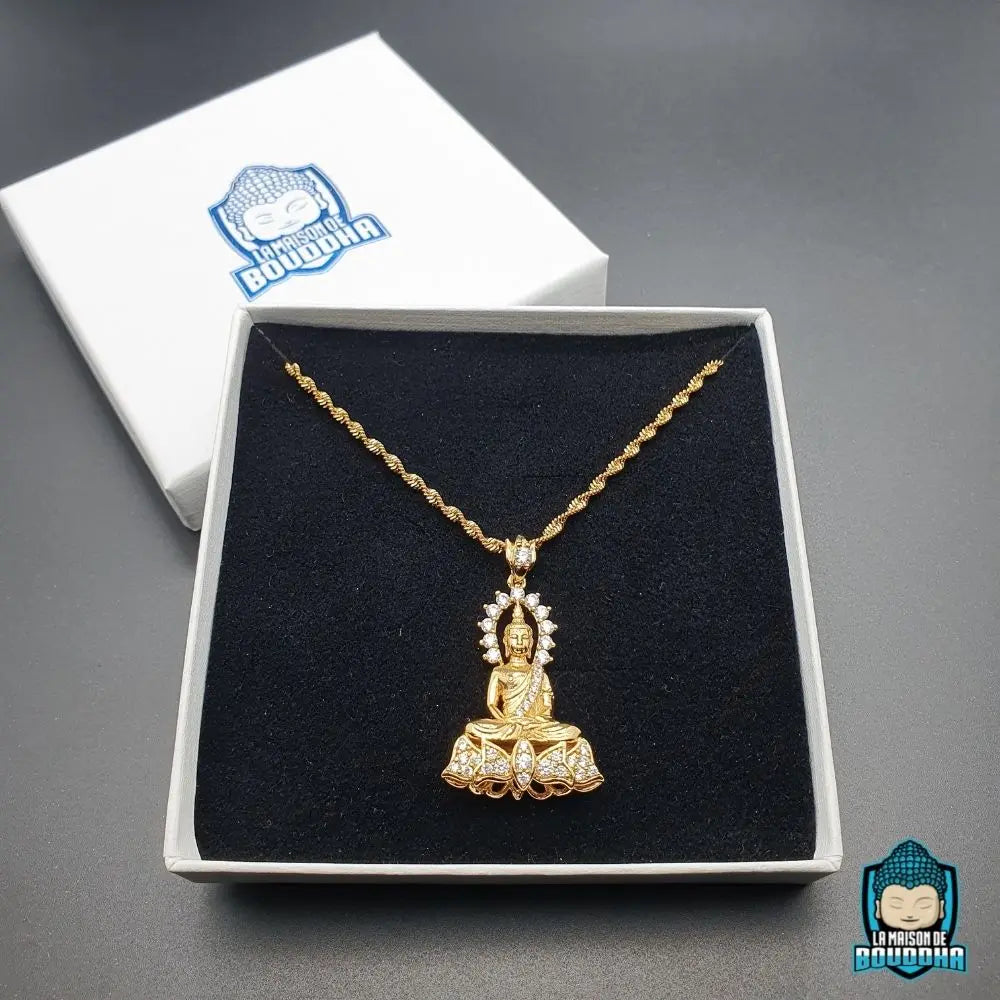 Collier-Bouddha-Or-coloris-dore-chaine-maille-forcat-torsadee-serti-de-pierres-translucides-synthetiques-La-Maison-de-Bouddha