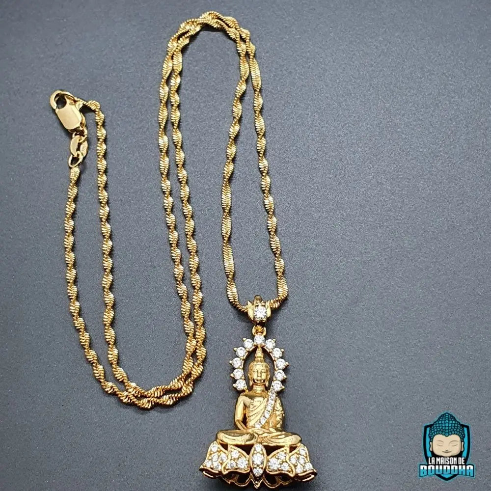 Collier-Bouddha-Or-dore-chaine-fine-maille-forcat-torsadee-serti-de-pierres-translucides-synthetiques-La-Maison-de-Bouddha