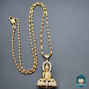 Collier-Bouddha-Or-dore-chaine-fine-maille-forcat-torsadee-serti-de-pierres-translucides-synthetiques-La-Maison-de-Bouddha