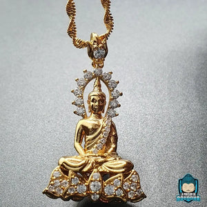 Collier-Bouddha-Or-dore-chaine-maille-forcat-torsadee-serti-de-pierres-translucides-synthetiques-bijou-zen-La-Maison-de-Bouddha