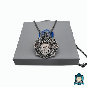 Pendentif-Bouddha-Acier-inoxydable-pendentif-forme-hexagonale-grave-emaille-en-noir-tete-de-Bouddha-et-fleur-de-lotus-vue-de-dos-La-Maison-de-Bouddha