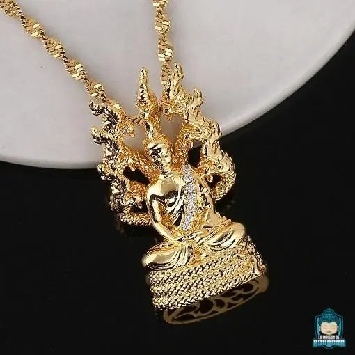 Pendentif-Bouddha-Thailandais-Dore-et-argent-strass-chaine-couleur-or-torsade-La-Maison-de-Bouddha