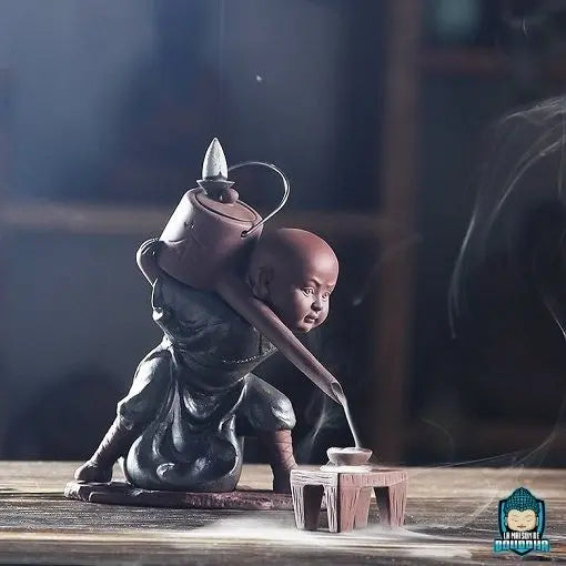 Porte-Encens-Moine-Shaolin-en-petite-sculpture-en-céramique-3-postures-au-choix-cônes-backflow-à-reflux-La-Maison-de-Bouddha