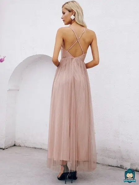 Robe-d-ete-longue-fluide-rose-poudre-vue-de-dos-fine-bretelles-croisesLa-Maison-de-Bouddha