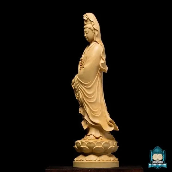 Statue-Bodhisattva-Guanyin-Debout-en-Bois-de-Buis-bois-clair-vue-de-profil-La-Maison-de-Bouddha