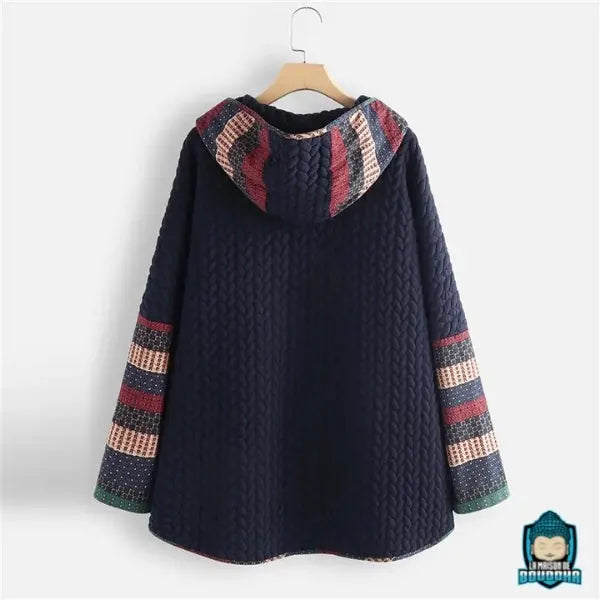 Veste-femme-ethnique-bleu-Navy-a-capuche-en-coton-et-polyester-vue-de-dos-maille-torsade-effet-matelasse